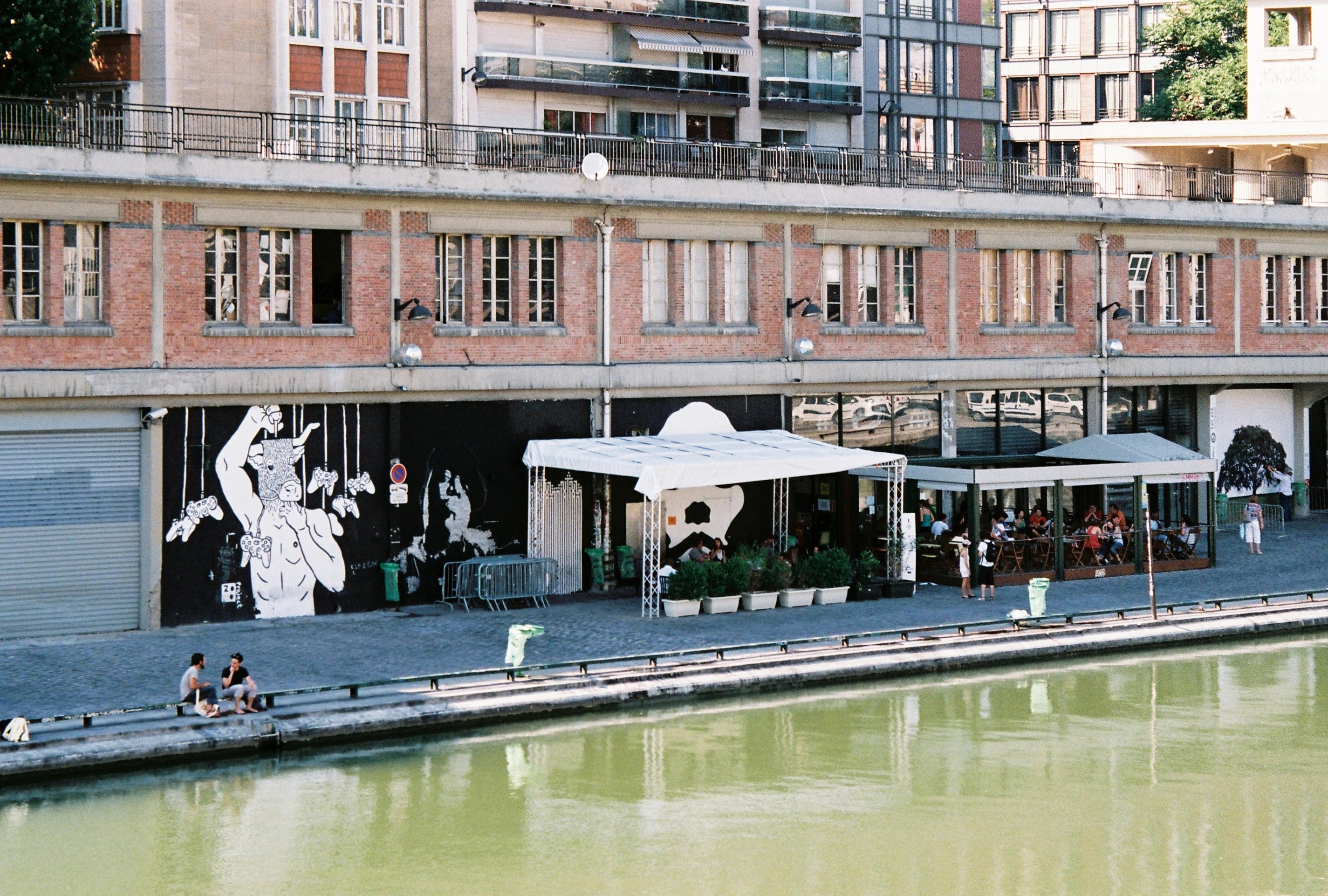 Point éphémère Quai De Valmy Paris France Notre Hôtel près du Point Ephémère - quartier République | 9Hotel Paris